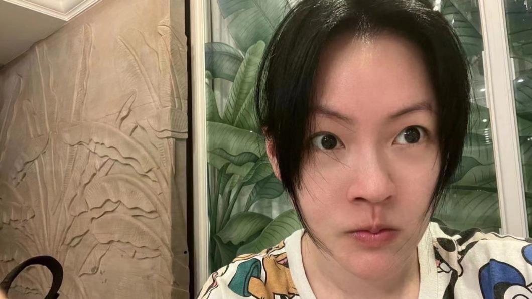 小S曾因許老三憋不住在餐廳外刷地。(圖/翻攝自小S臉書)