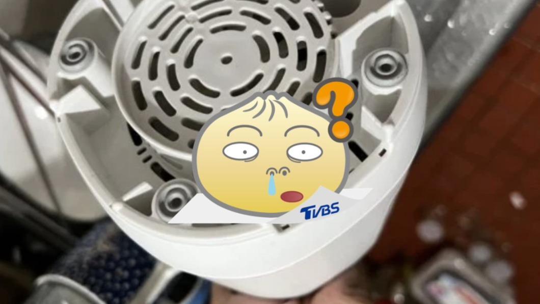 小強卡進果汁機!她狂敲「兩隻腳」露餡..噁心畫面曝