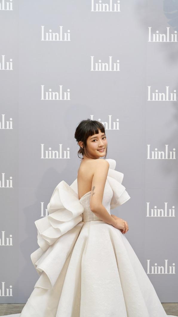 女星王淨穿LinLi Boutique-LinLi愛永續系列婚紗絕美現身。(圖/LinLi Boutique提供)