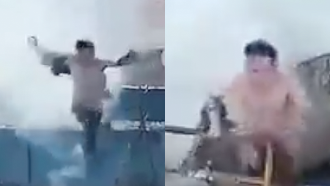 工人衣物邊跑邊融解,頭髮也疑似邊跑邊脫落。(圖/翻攝自爆廢公社)