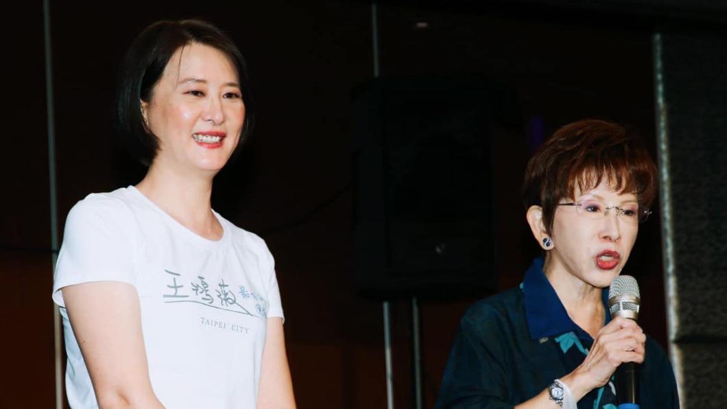 周玉蔻稱聽王鴻薇說「我老公愛我愛得要死」很受傷。(圖/翻攝自王鴻薇臉書)