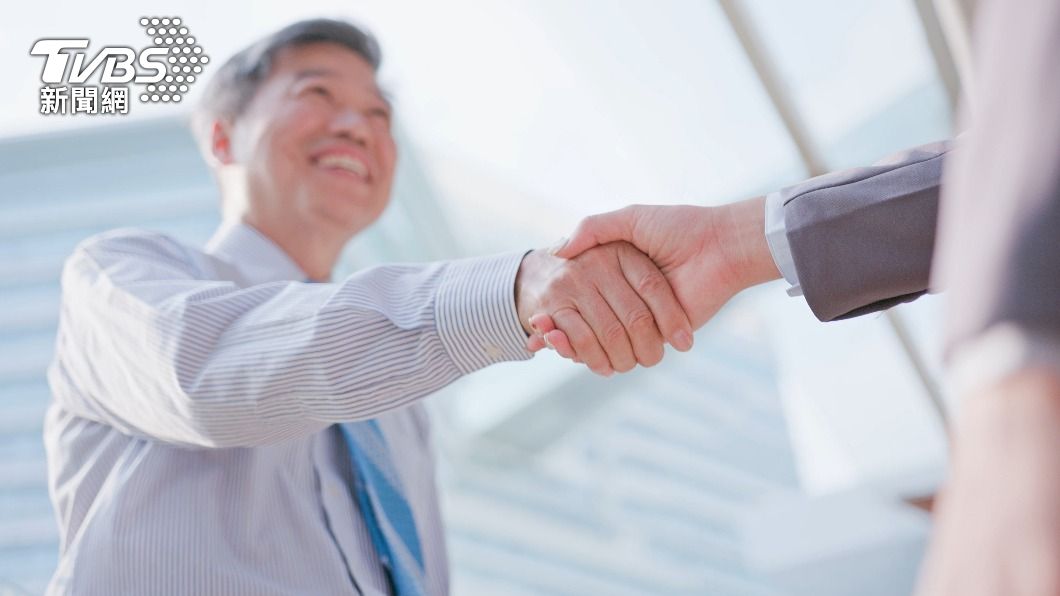 中高齡勞工具備職場優勢。(示意圖/shutterstock達志影像)