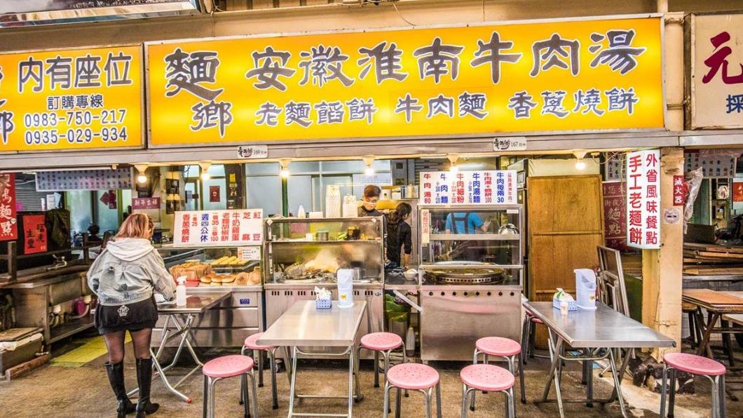 店家靠近捷運站、停車場，地理位置絕佳。（圖／大手牽小手玩樂趣提供）