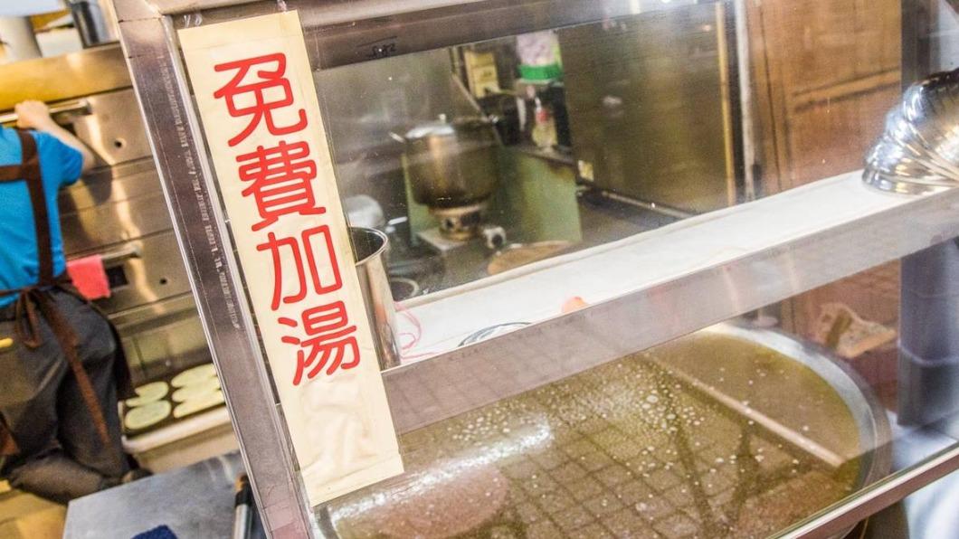 內用可免費續加牛肉湯。（圖／大手牽小手玩樂趣提供）