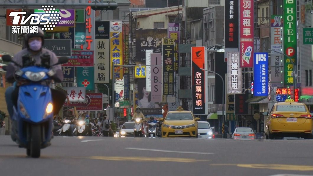黃偉哲認為可以將市民的生活優化相當重要。（圖／TVBS）
