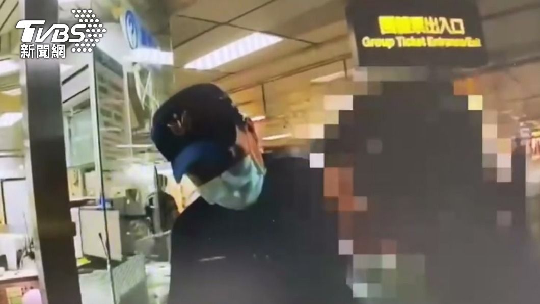 警方詢問老翁問題他卻無法回答。(圖/TVBS)