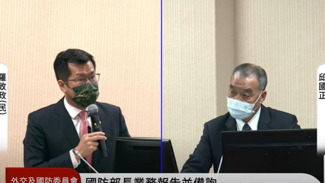 民進黨立委羅致政、國防部長邱國正（圖／翻攝自國會議事轉播頻道）