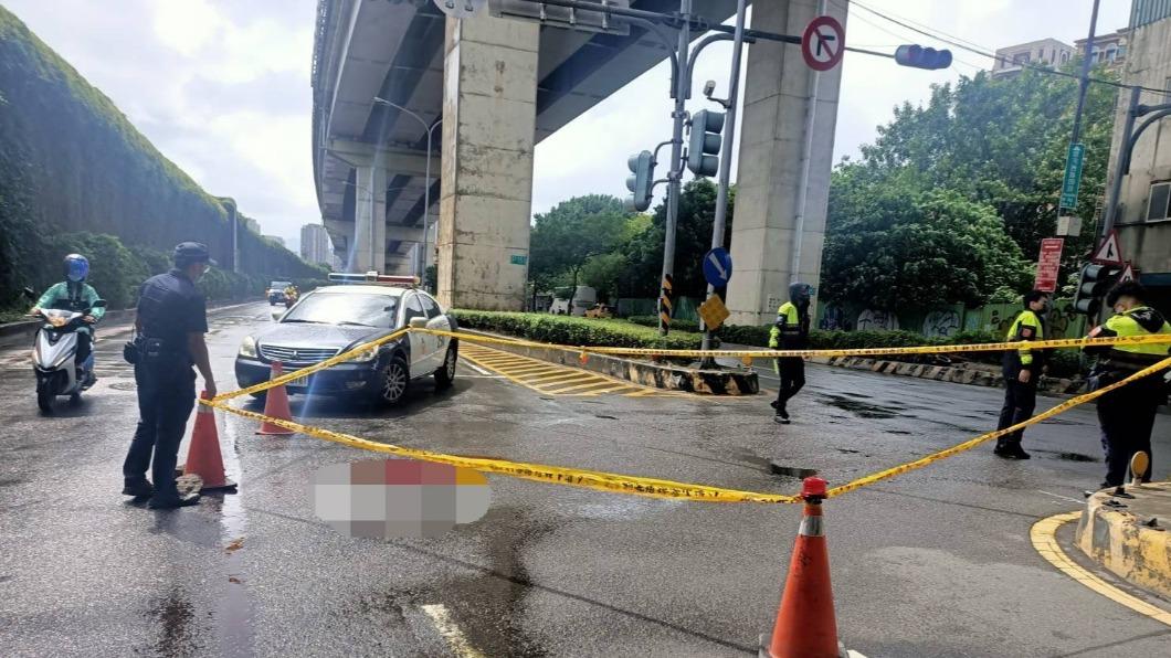用路人嚇一跳!女子突自板橋光復橋墜下 重摔車道上命危搶救