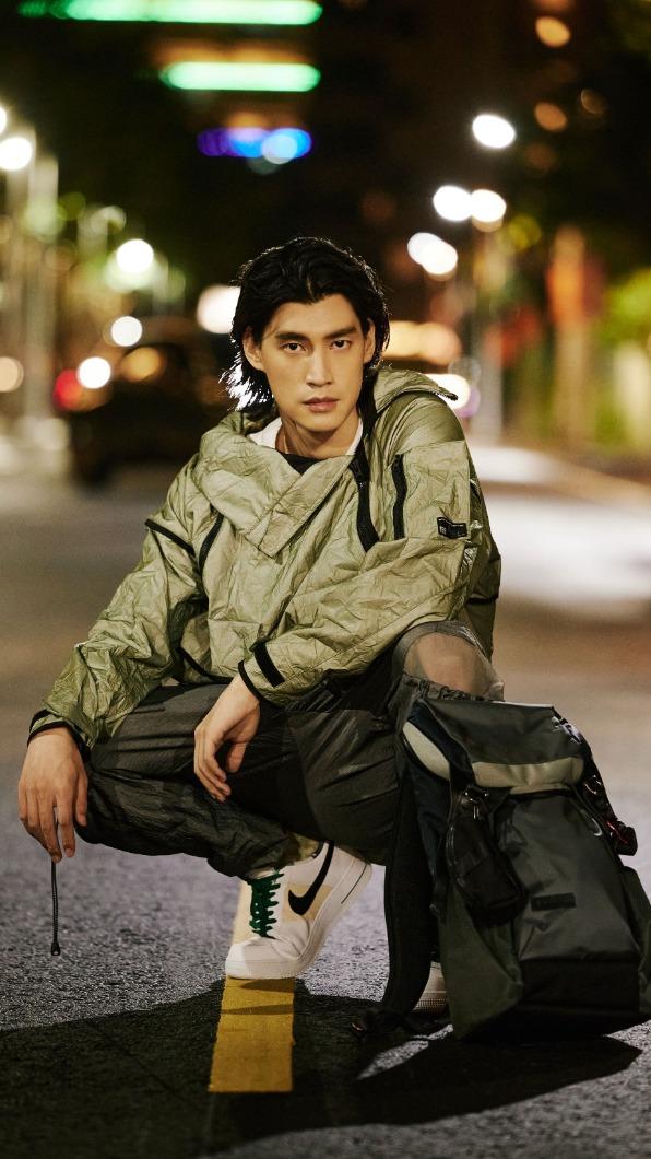 羅宏正出道當藝人,媽媽在背後支持。(圖/夢田影像提供)