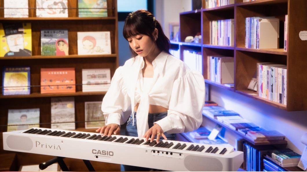 蔡佩軒推出新單曲〈聽不見的愛情〉。（圖／索尼音樂提供）
