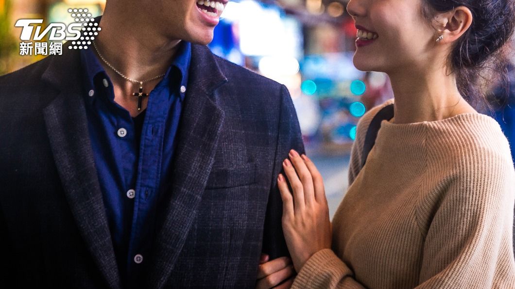不吝嗇的讚美會讓另一半越來越愛你。(示意圖/shutterstock達志影像)