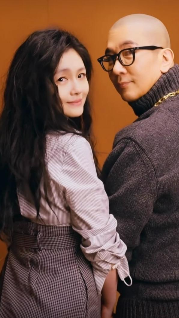 夫妻倆的感情相當甜蜜。(圖/翻攝自大S IG)