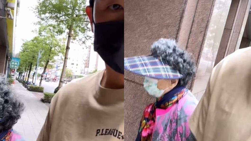 黑人分享牽著奶奶去上課的影片。(圖/翻攝自黑人IG)