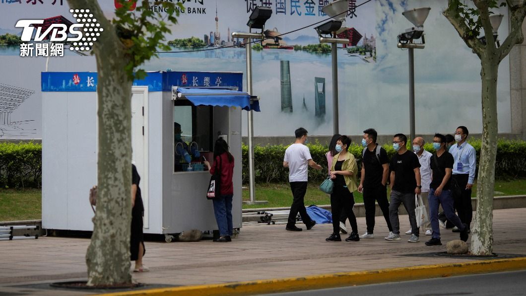 十一長假疫情反撲 上海各區執行全員核酸篩檢
