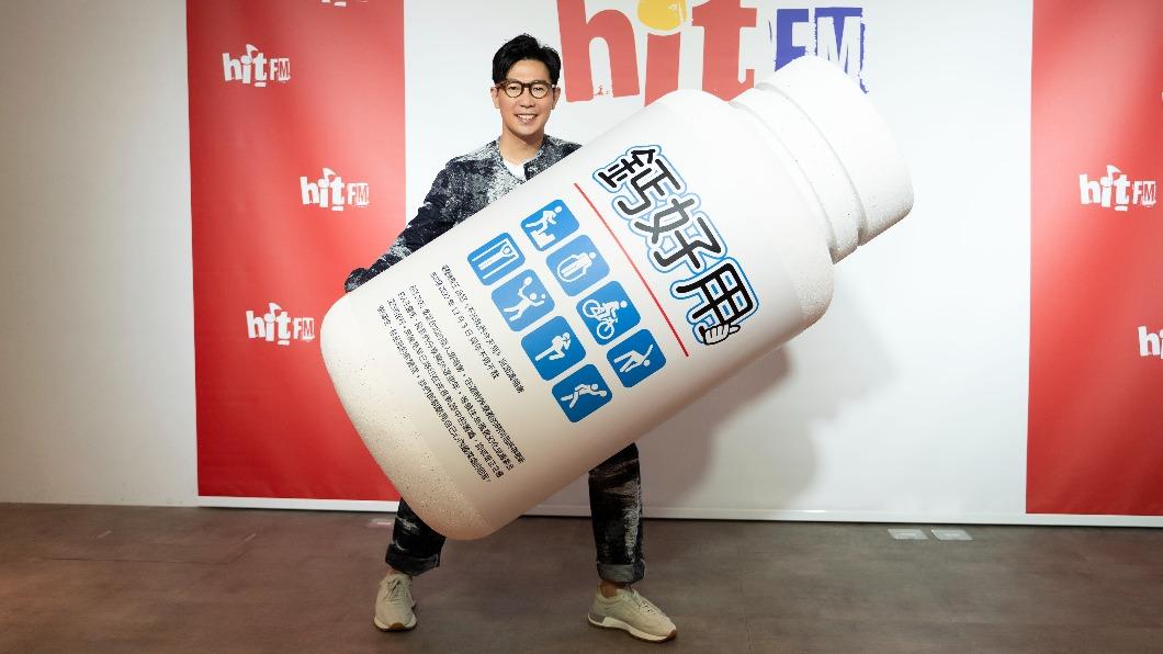 品冠現身電台活動宣傳新專輯及演唱會。（圖／Hit Fm聯播網提供）