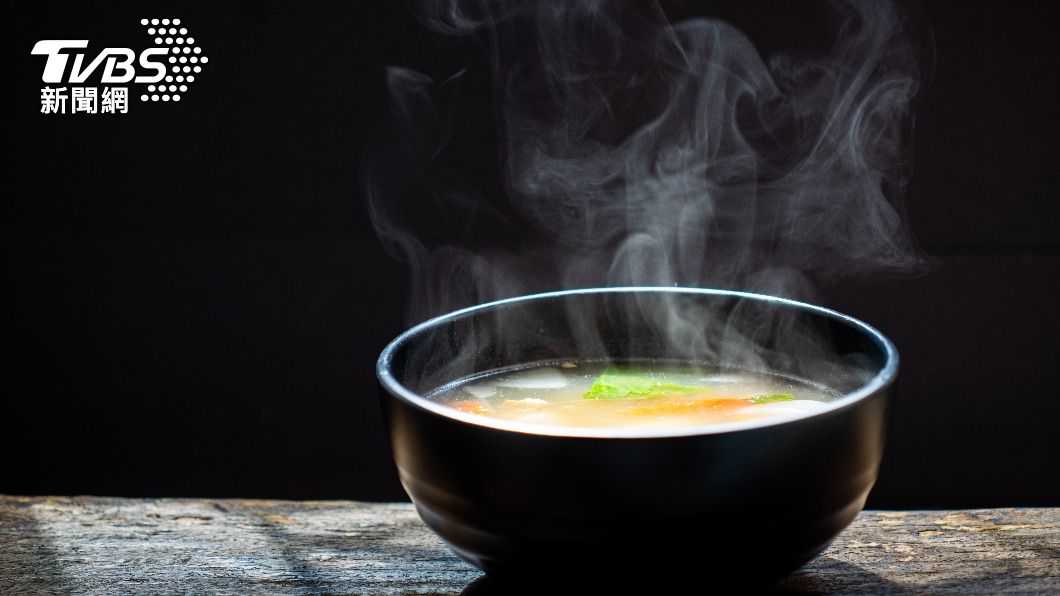趙麗穎吃飯前會先喝碗清湯。(示意圖/shutterstock達志影像)