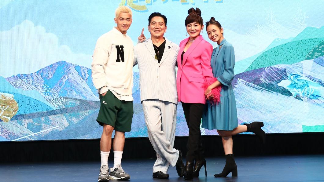 小樂(左起)、高捷、王彩樺與黃姵嘉在實境秀中合體。(圖/東森提供)