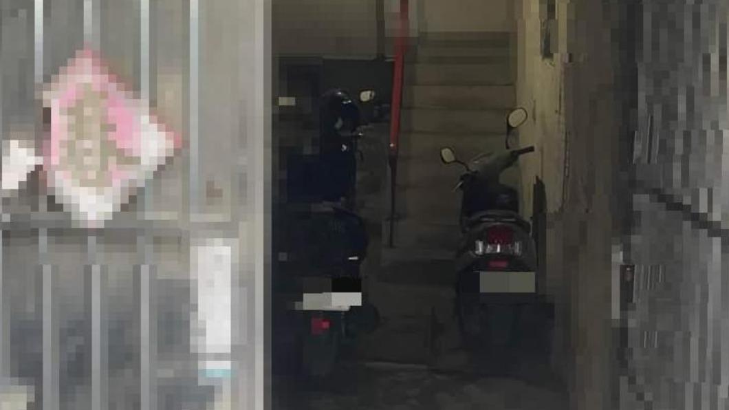 機車停樓梯口?他好心提醒遭嗆「原住戶同意」 網:檢舉