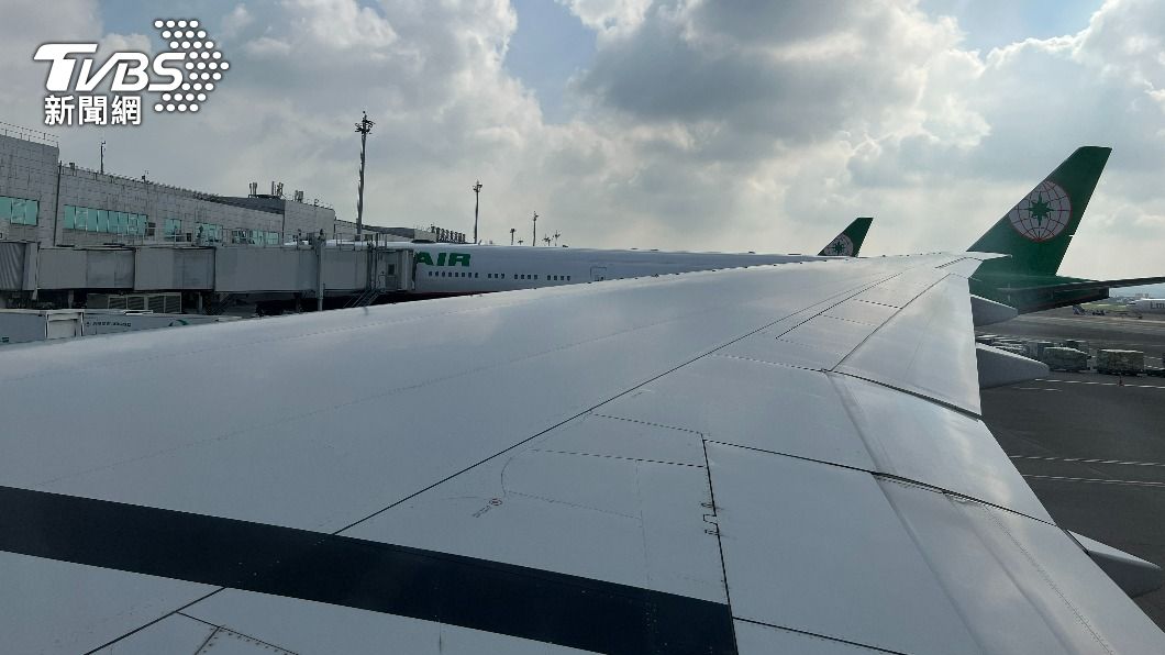 長榮航空則依市場需求陸續加密原有航點班次。(圖/葉韋辰攝)