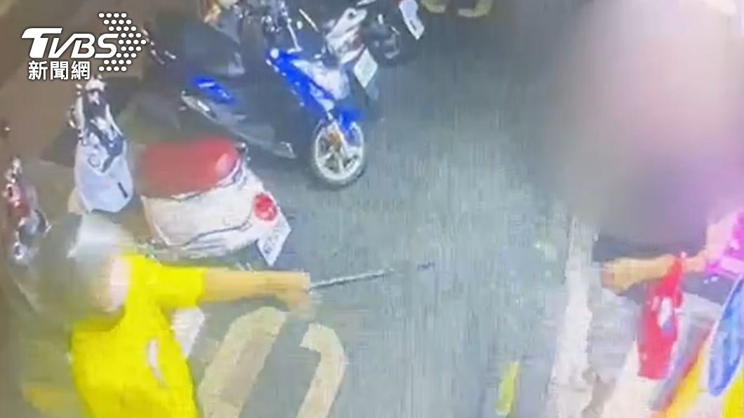 毒蟲缺錢偷娃娃機店　台主手機直擊行竊過程衝現場逮人