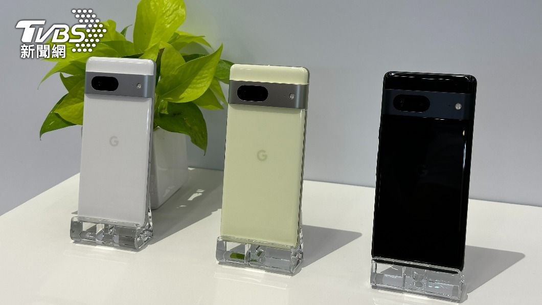 Pixel 7 推出香茅綠、雪花白、曜石黑。（圖／葉韋辰攝）