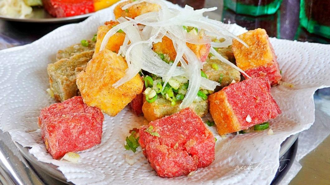 「炸蘿蔔糕」(80元),這款味道比較香,裹著薄薄的粉,外酥內軟。(圖/水晶安蹄 不務正業過生活提供)