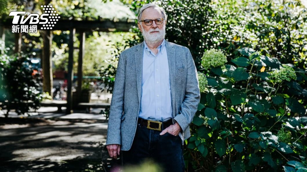 現年84歲的資深有機化學教授瓊斯遭開除。(圖/翻攝自《New York Times》)