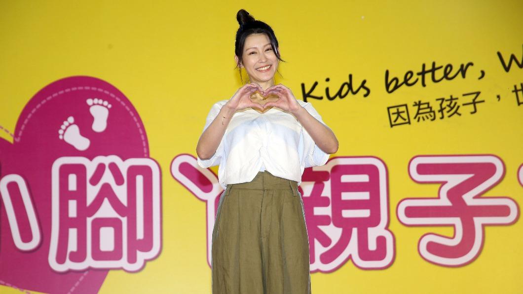 趙孟姿甜曝許孟哲暖舉！2歲愛女嗨唱「5566神曲」萌翻