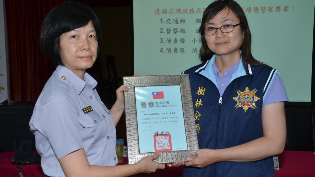 警務佐李佳蕙的表現優異,曾獲得表揚。(圖/警方提供)