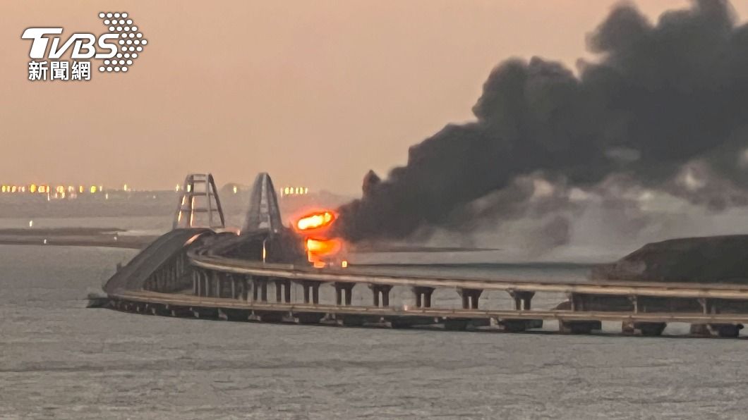 震撼畫面曝!克里米亞大橋驚傳爆炸 烏官員:這是開始
