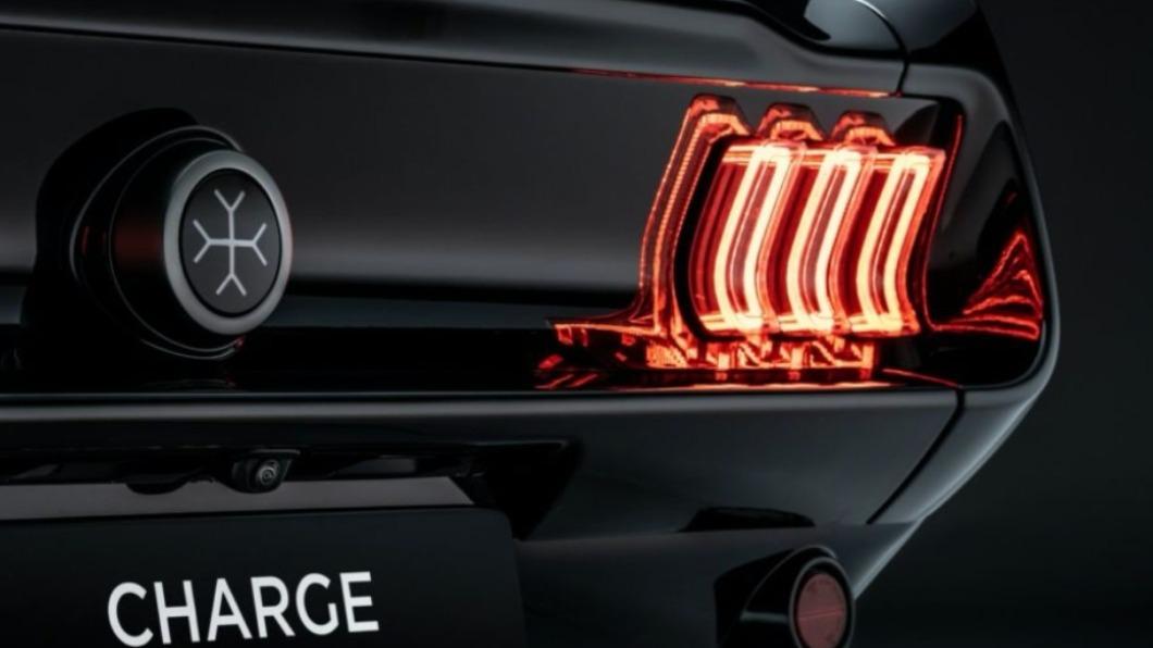 Electric Mustang運用上了現代化的燈組以及造車技術。(圖/翻攝自Charge Cars)