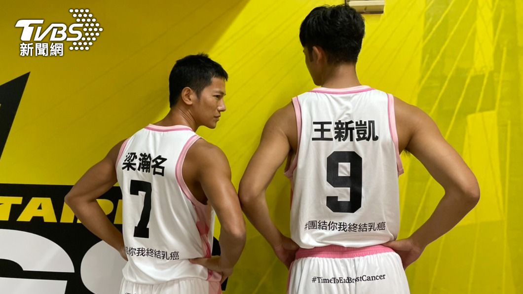 梁瀚名(左)、王新凱同隊拚球技。(圖/TVBS)