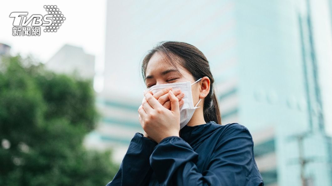感冒後如果超過一周還在咳嗽，當心是內傷咳嗽。（示意圖，非當事人／shutterstock達志影像）