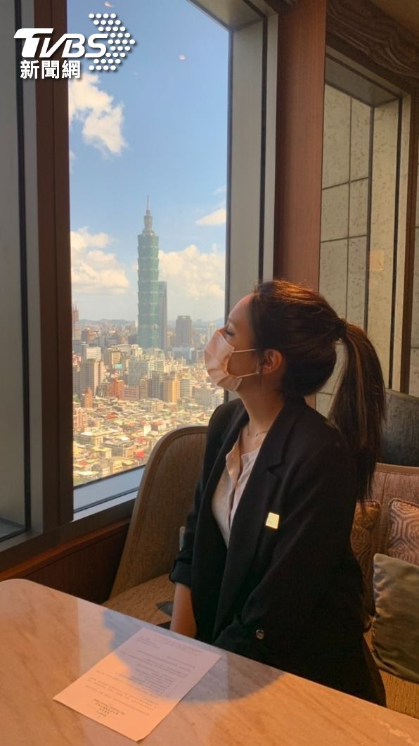 Jennifer 返台後擔任國際酒店行銷公關部副理。(圖/Jennifer提供)