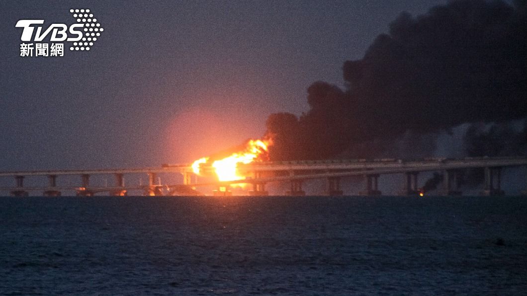 此次大橋雖因爆炸受損,但僅導致4條車道中的2條部分崩塌,俄方不僅迅速恢復通車,也開通其它運輸通道因應。(圖/達志影像美聯社)