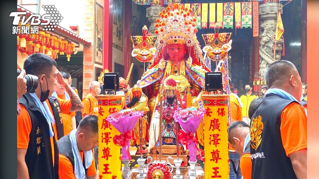 忠福堂二鎮廣澤尊王代表提親。(圖/TVBS)