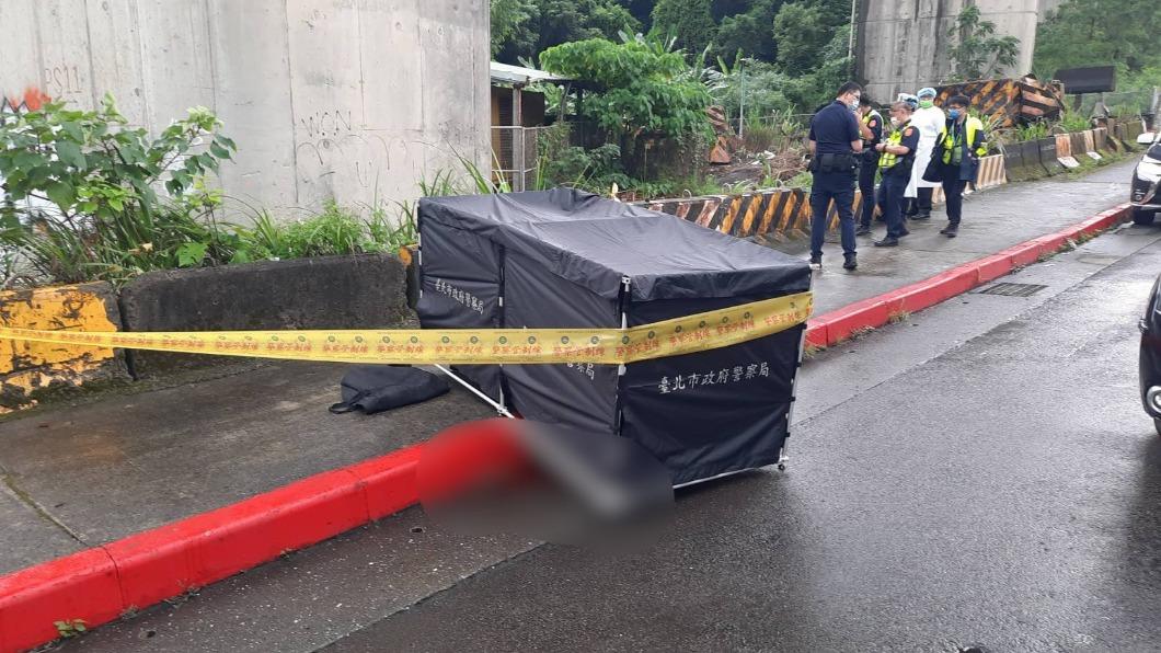 快訊/車停國道內側車道 男不明原因摔下平面道路當場死亡