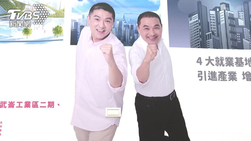 謝國樑競選總部掛有與新北市長侯友宜合照。(圖/TVBS)