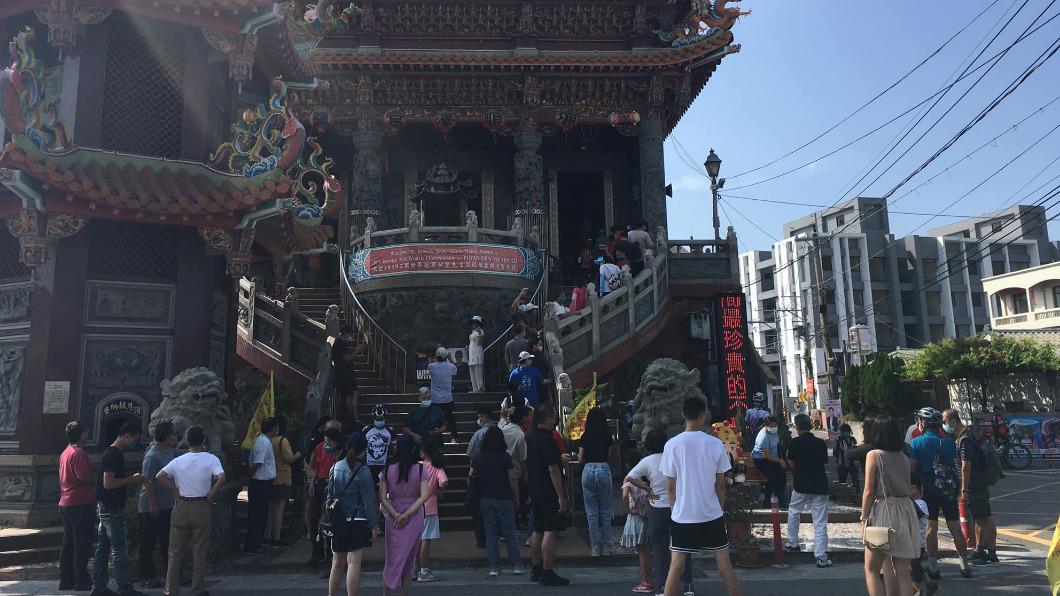 順澤宮出現排隊拿帽人潮。(圖/翻攝自順澤宮臉書)