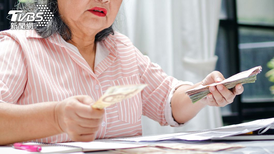 公婆偏心到兒子有難求助也不幫忙。(示意圖/shutterstock達志影像)