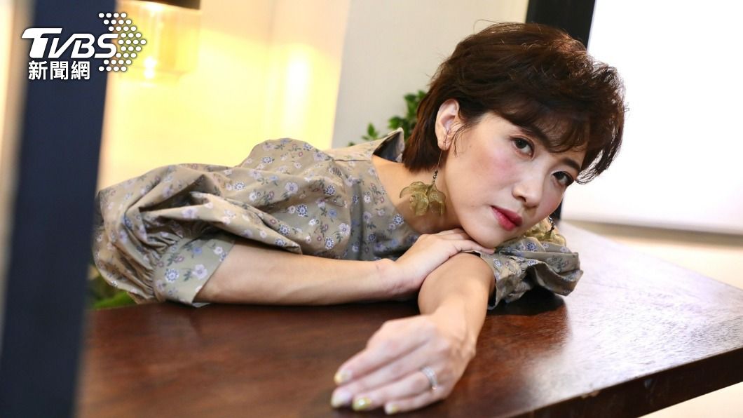 徐麗雯飾演的思想犯嚴水霞,在最後遭到死刑處決,死前盯著鏡頭微笑拍照的畫面令人動容。(圖/黃城碩攝)