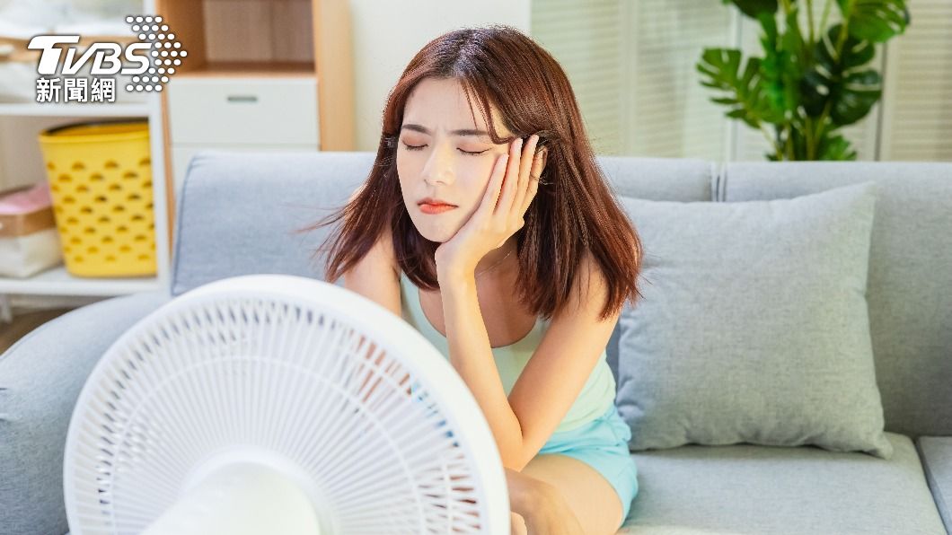 電風扇積一層灰！達人警告「別沖水」　1招跟新的一樣