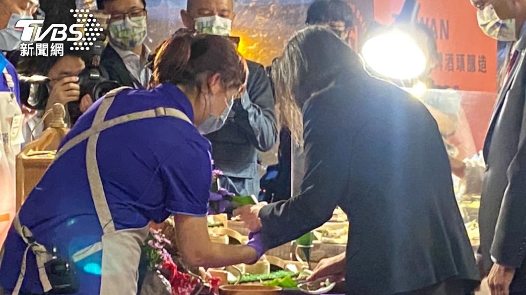 蔡英文親自動手製作芋頭糕,(圖/林至柔攝)