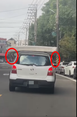 原PO笑虧此景就像「當你買床,沒有宅配服務時」。(圖/翻攝自爆料公社臉書)