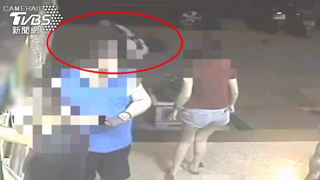 跑給警察追!通緝犯連摔2次「正面著地」遭女警直接壓制