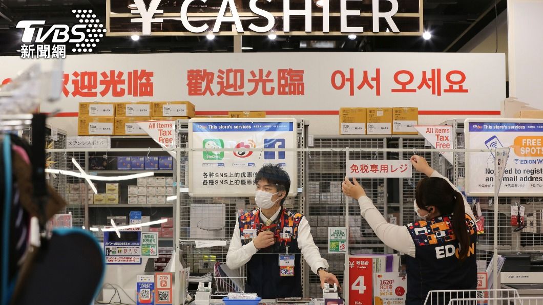 有日本民眾擔憂,大量遊客湧入會重演疫情前的「過度旅遊」問題。(圖/達志影像美聯社)