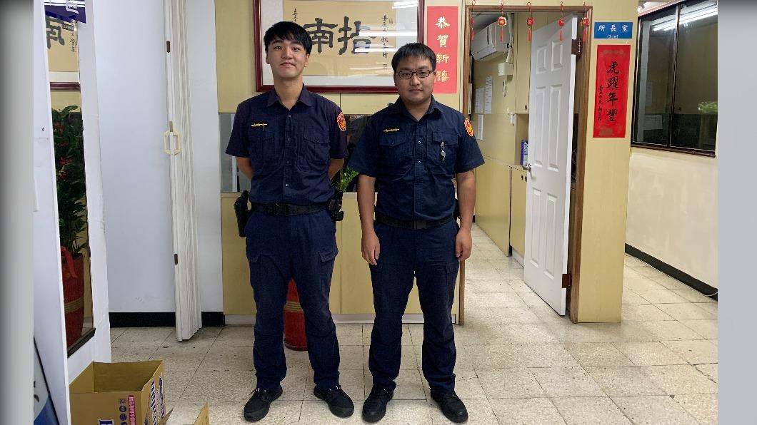 警員黃順進、龍顗凱深入山區,順利逮捕張姓通緝犯。(圖/TVBS)