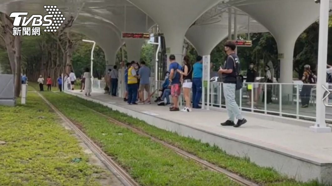 陳其邁才喊:我承擔!高雄輕軌新段通車就出包 45乘客被清車