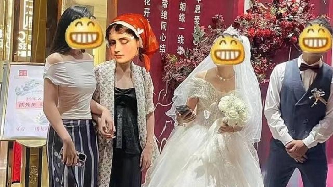 大陸湖南一對姊妹日前到廣西柳州旅遊時竟亂入陌生人婚宴吃喜酒。（圖／翻攝自微博）