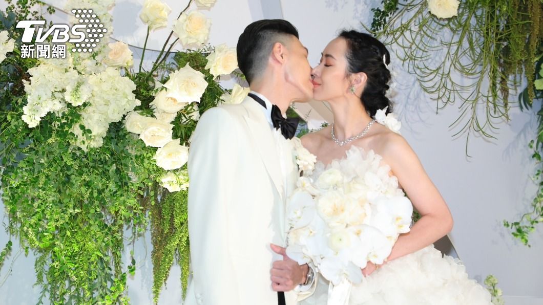 香蜜拉（右）與老公Alex今補辦婚宴。（圖／黃城碩攝）